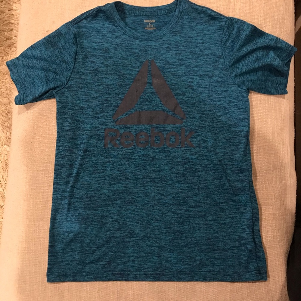 Two Reebok boys athletic tops - Picture 4 of 6